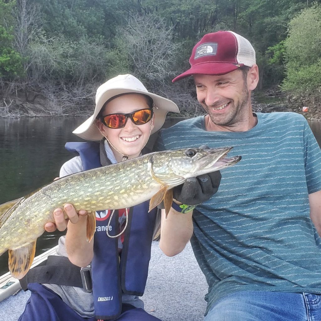 guide pêche parent enfant perche brochet silure Pareloup