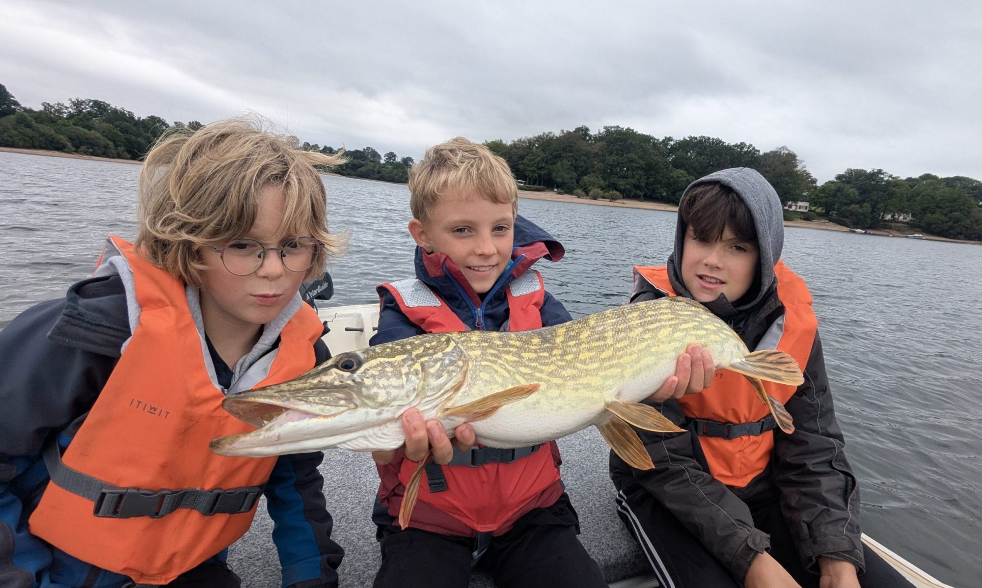 Romain GABRIEL guide de pêche Aveyron carnassiers bateau brochet sandre silure
